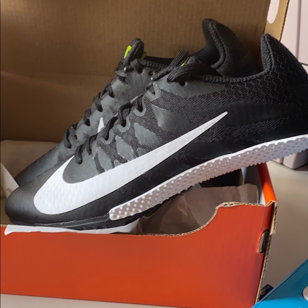 Track shoes